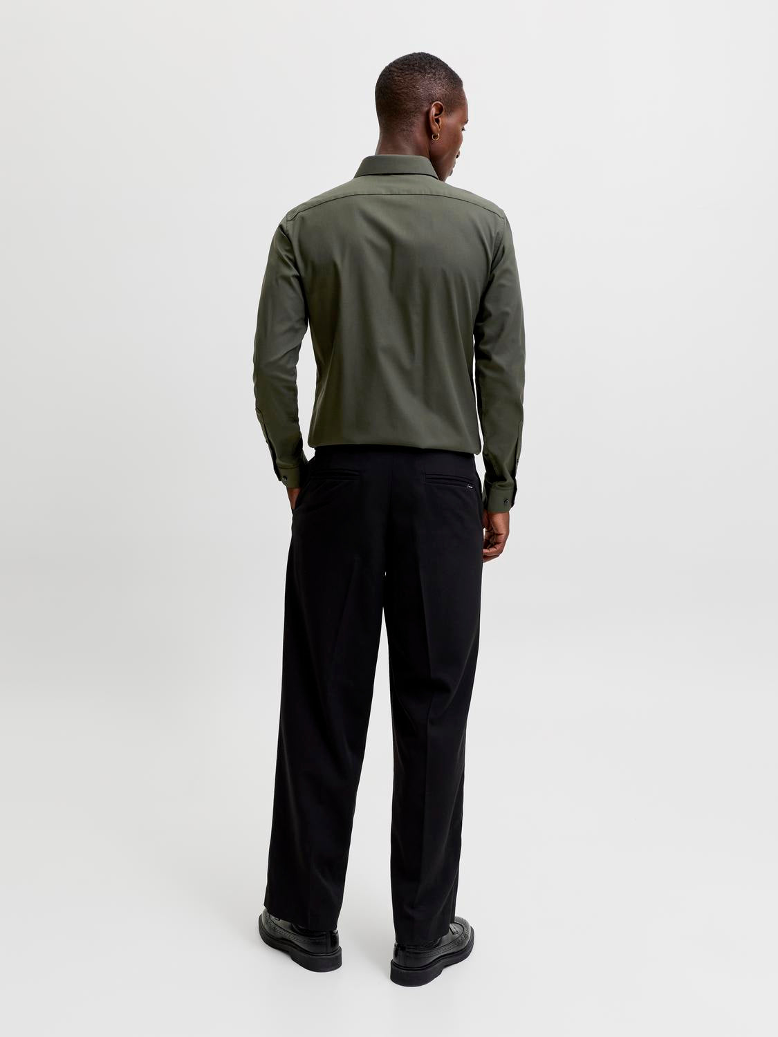 model_shot-back